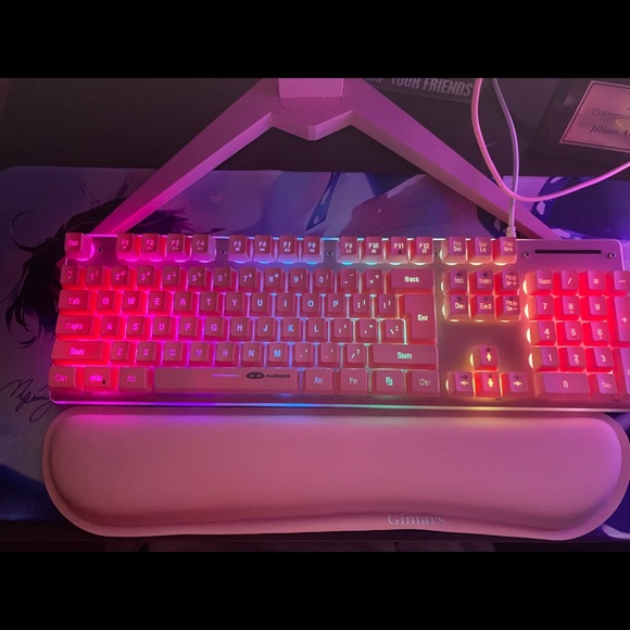 USB Wired RGB Pink Keyboard - Picture 2 of 2